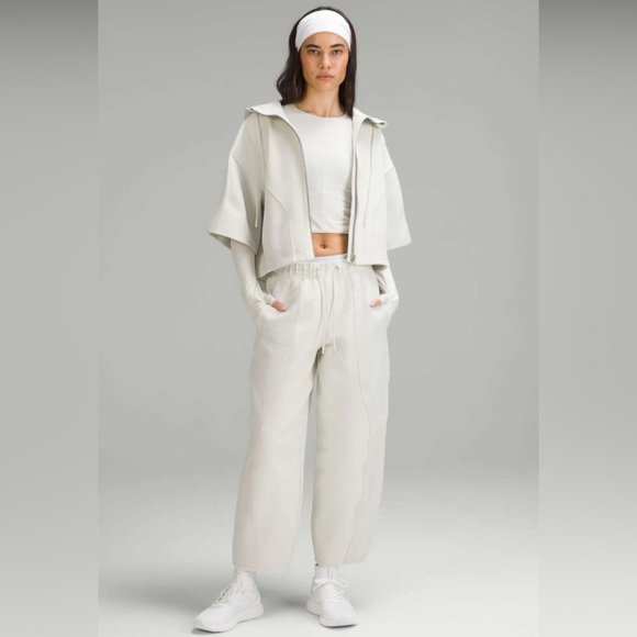 Lululemon Mixed Fabric Relaxed-Fit Tapered High-Rise Pant
Bone - Picture 1 of 8
